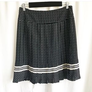Jones New York black pleated skirt